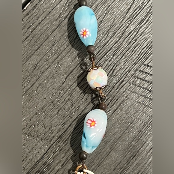 Vintage long white chain with blue long glass floral beads & AB white spacer - Picture 4 of 12